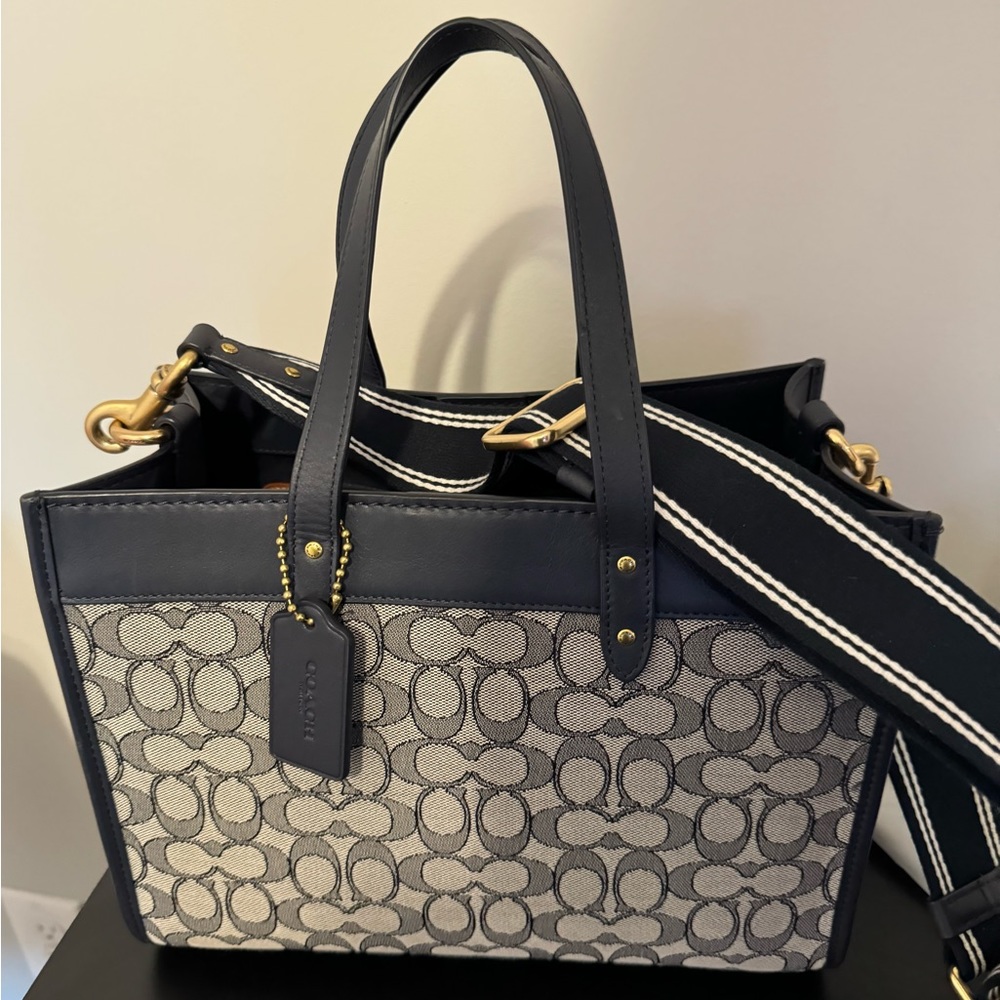 Coach Field Tote 30 Navy